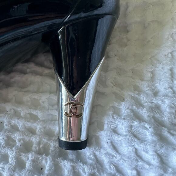 Chanel Patent Leather CC Heel Pumps 2010 Black Sz 36.5 Authentic Designer Heels - Picture 5 of 11